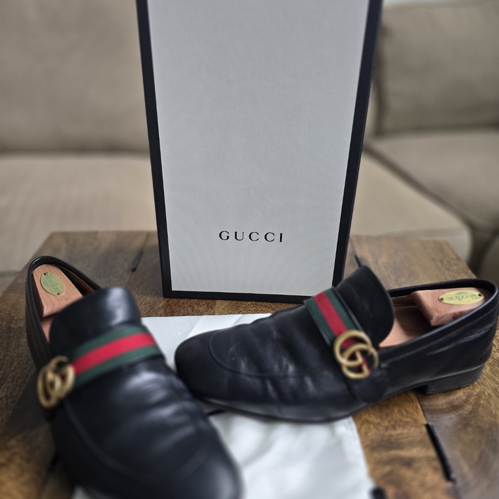 Gucci Black Loafers with Red and Green Stripes